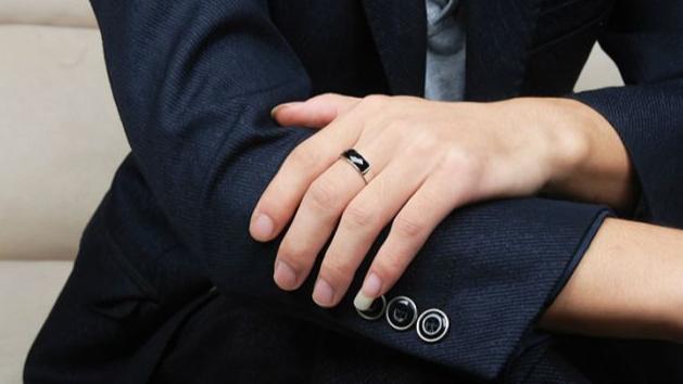 男的都不喜欢戴戒指吗，男生戴戒指就一定有对象吗