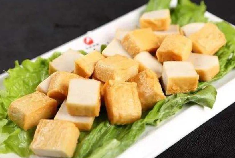 鱼豆腐是怎么制成的，鱼豆腐搭配什么炒菜