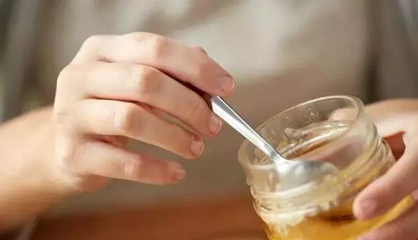 喝蜂蜜水的4大禁忌，喝蜂蜜水的最佳时间表