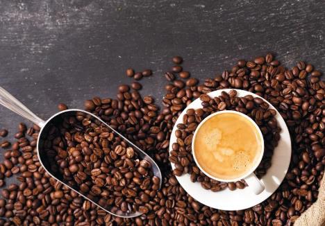 摩卡壶和咖啡机哪个好，职场女性早上喝咖啡用摩卡壶还是咖啡机